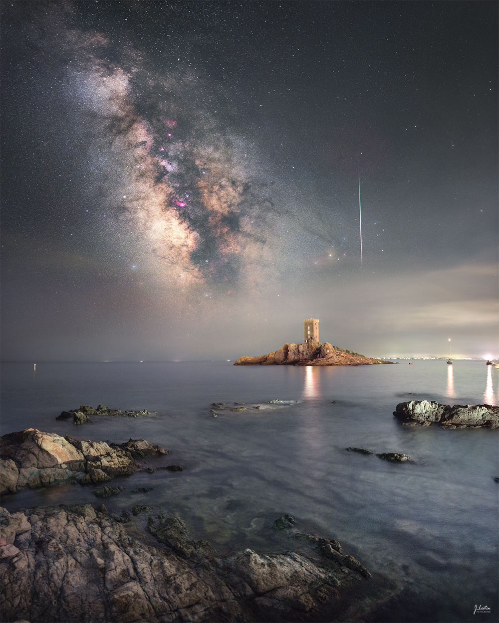 The featured image shows a beach nighscape featuring a bright meteor, the band of our Milky Way Galaxy, and a small island in the Mediterranean Sea of France. Please see the explanation for more detailed information.