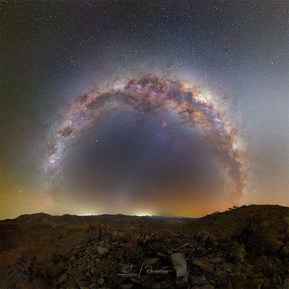 APOD: 2022 August 17 – Stargate Milky Way