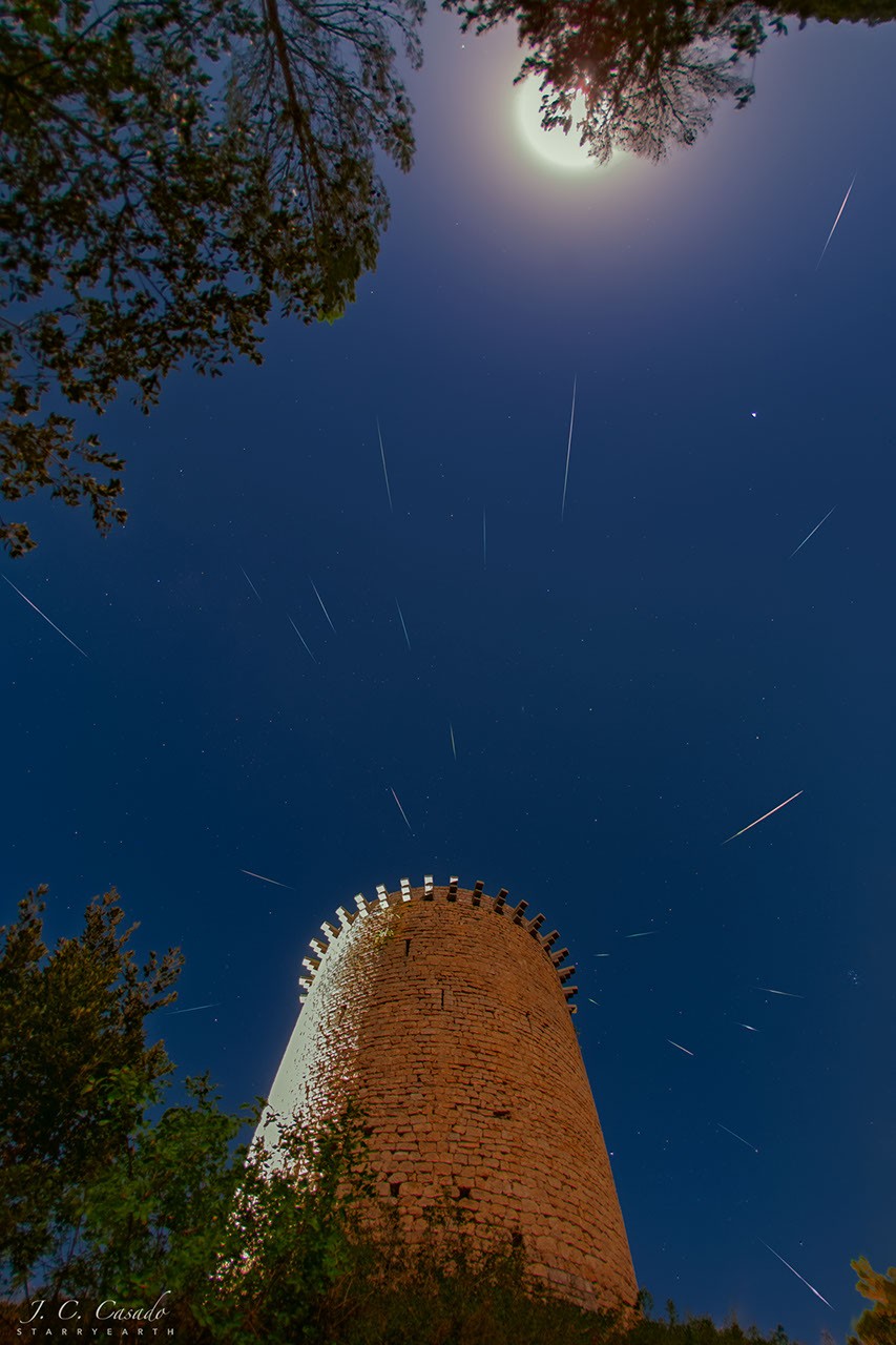 Full Moon Perseids — APOD for 2022-08-18