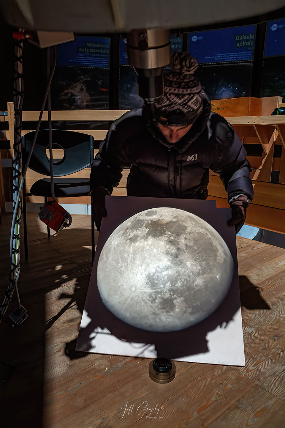 APOD: 2022 February 28 – Direct Projection: The Moon in My Hands
