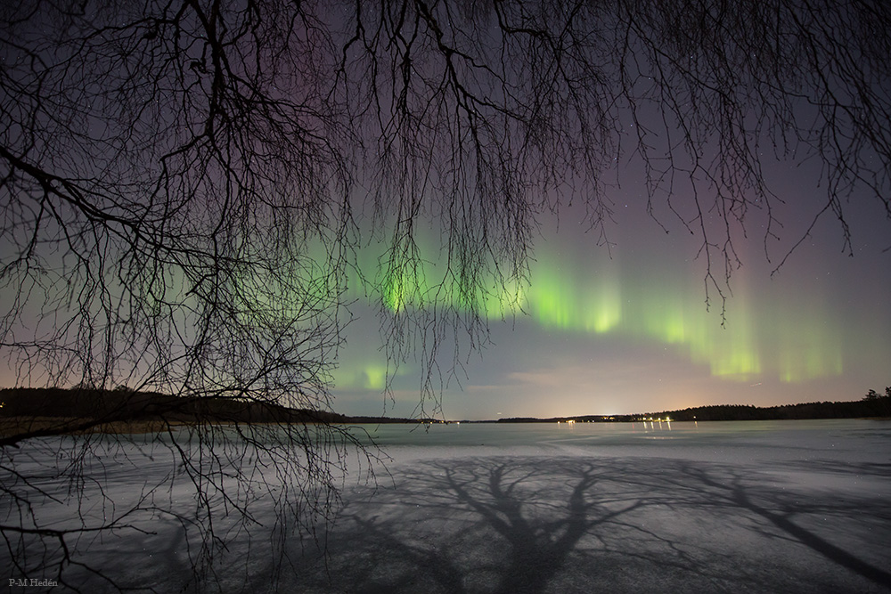 APOD: 2022 February 12 – Aurora by Moonlight