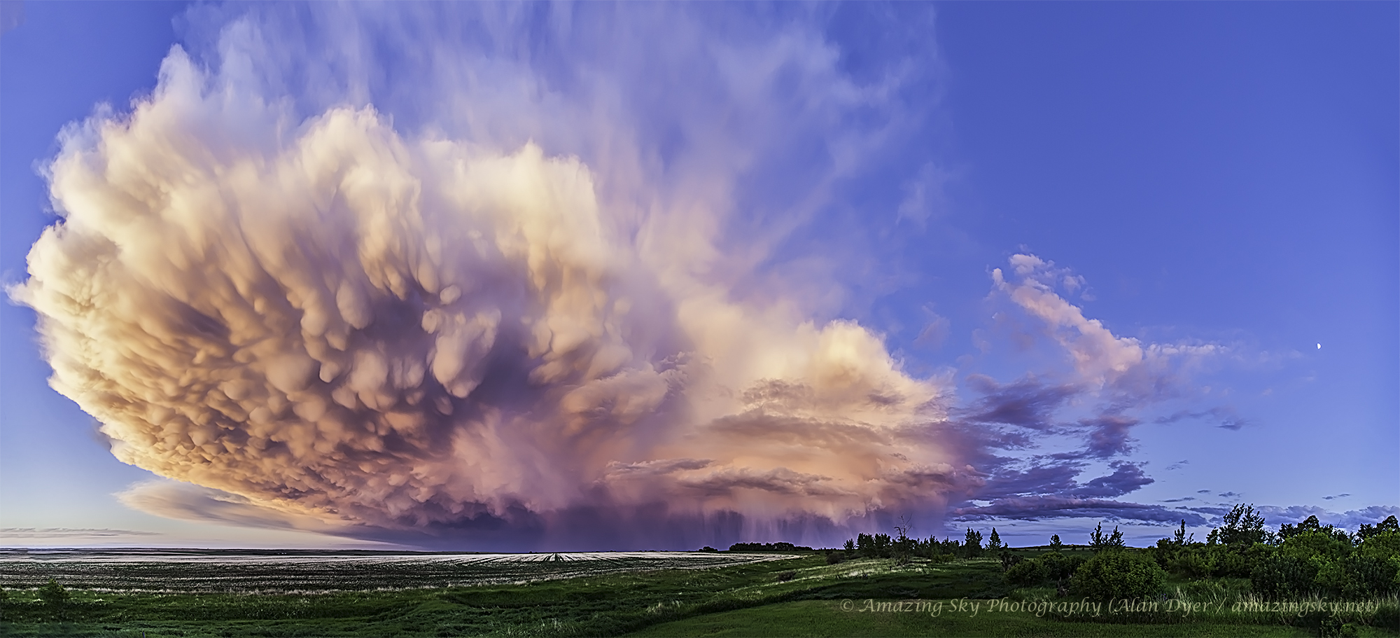 APOD: 2022 January 16 – A Retreating Thunderstorm at Sunset