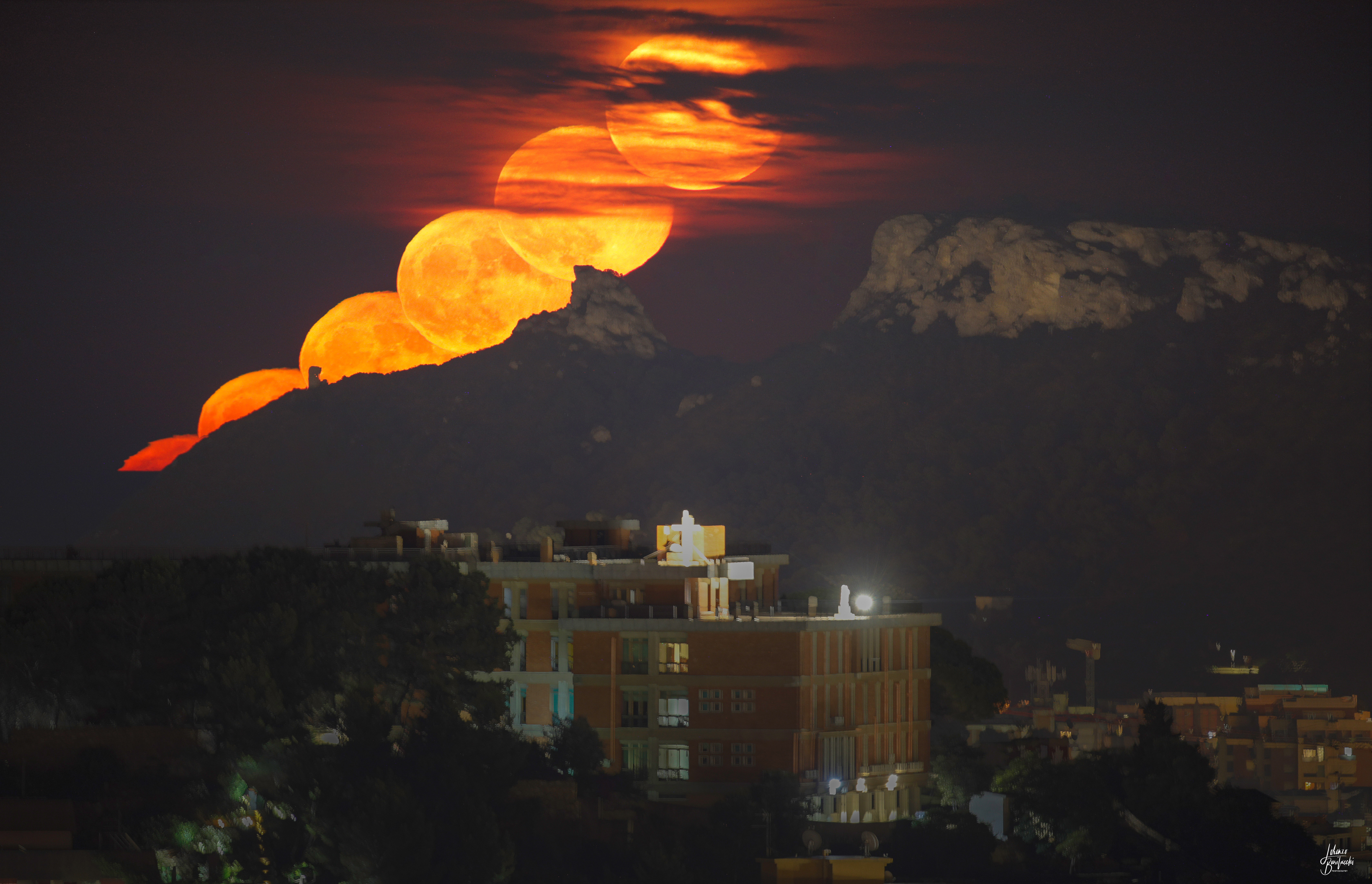 APOD: 2022 July 4 – Strawberry Supermoon Over Devil’s Saddle