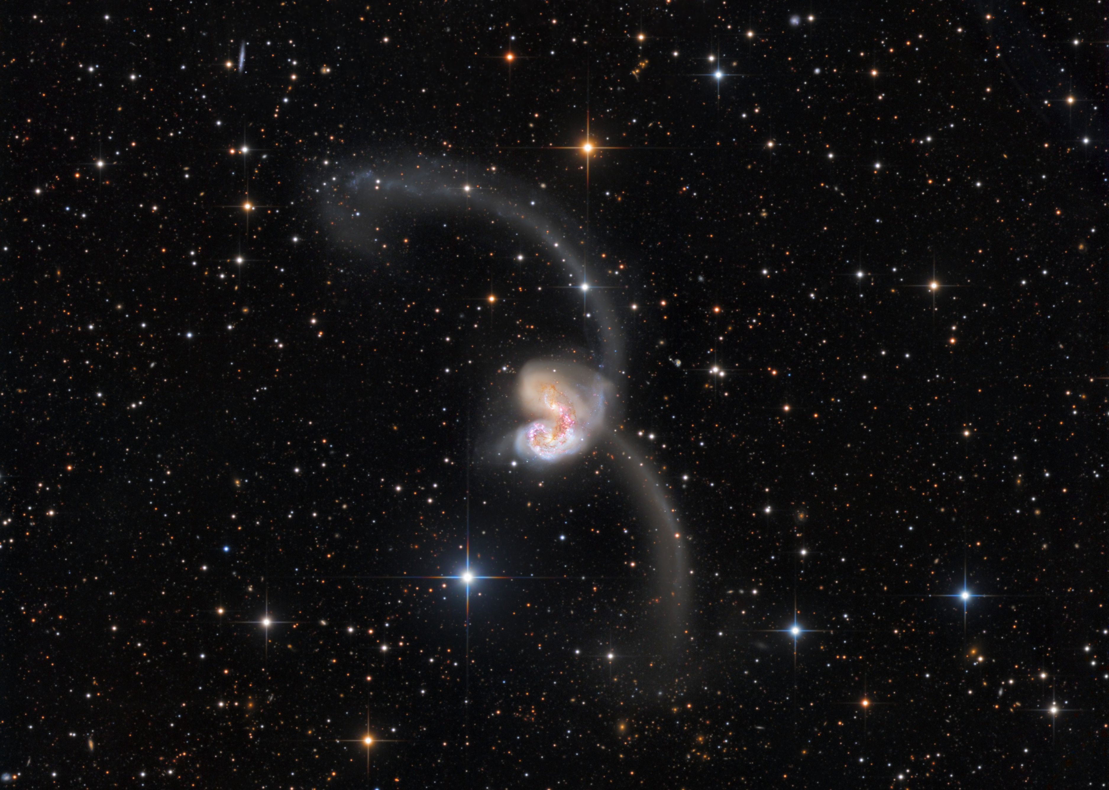 APOD: 2022 March 31 – Exploring the Antennae