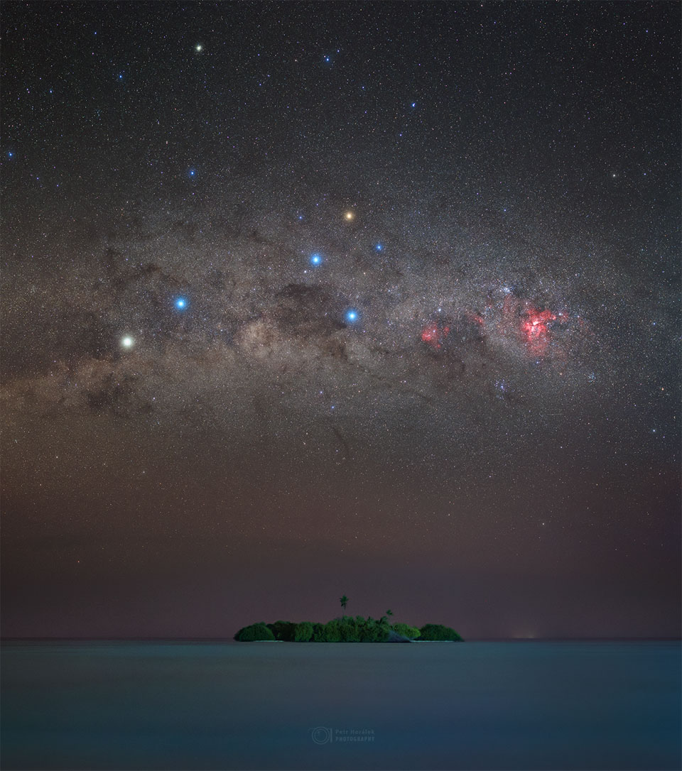 APOD: 2022 March 28 – Gems of a Maldivean Night