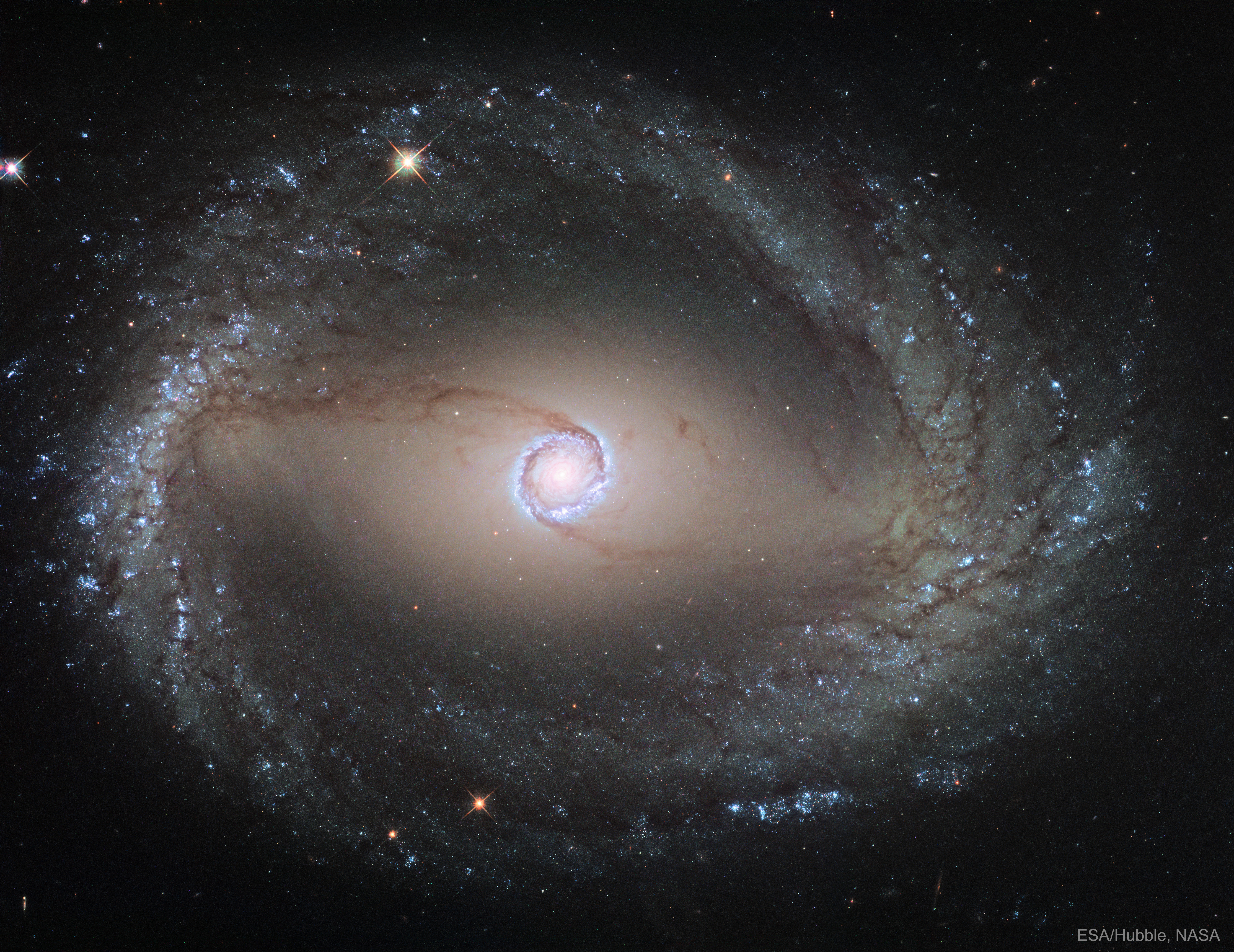 APOD: 2022 May 8 – Spiral Galaxy NGC 1512: The Inner Rings