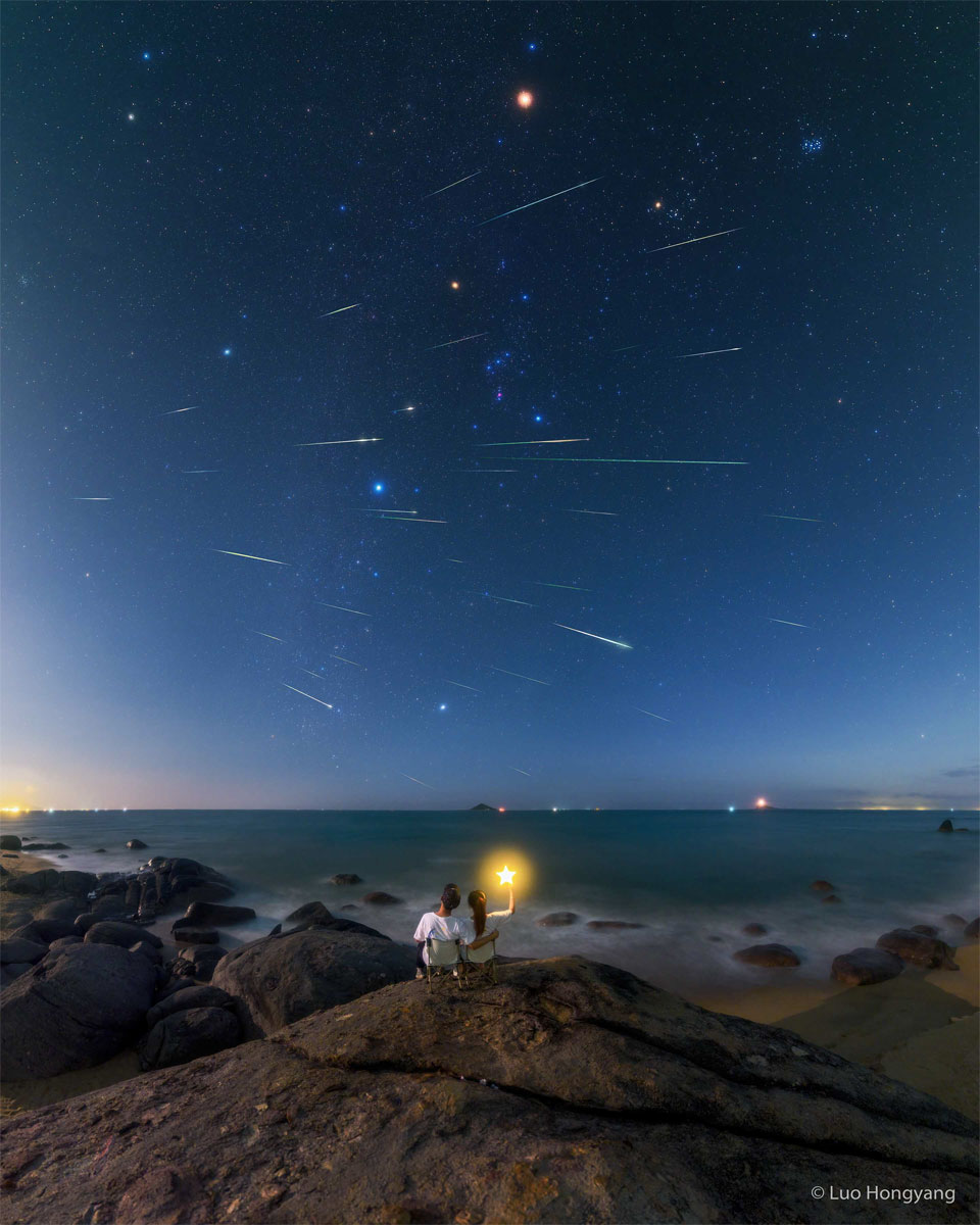 APOD: 2022 November 28 – Leonid Meteors Through Orion