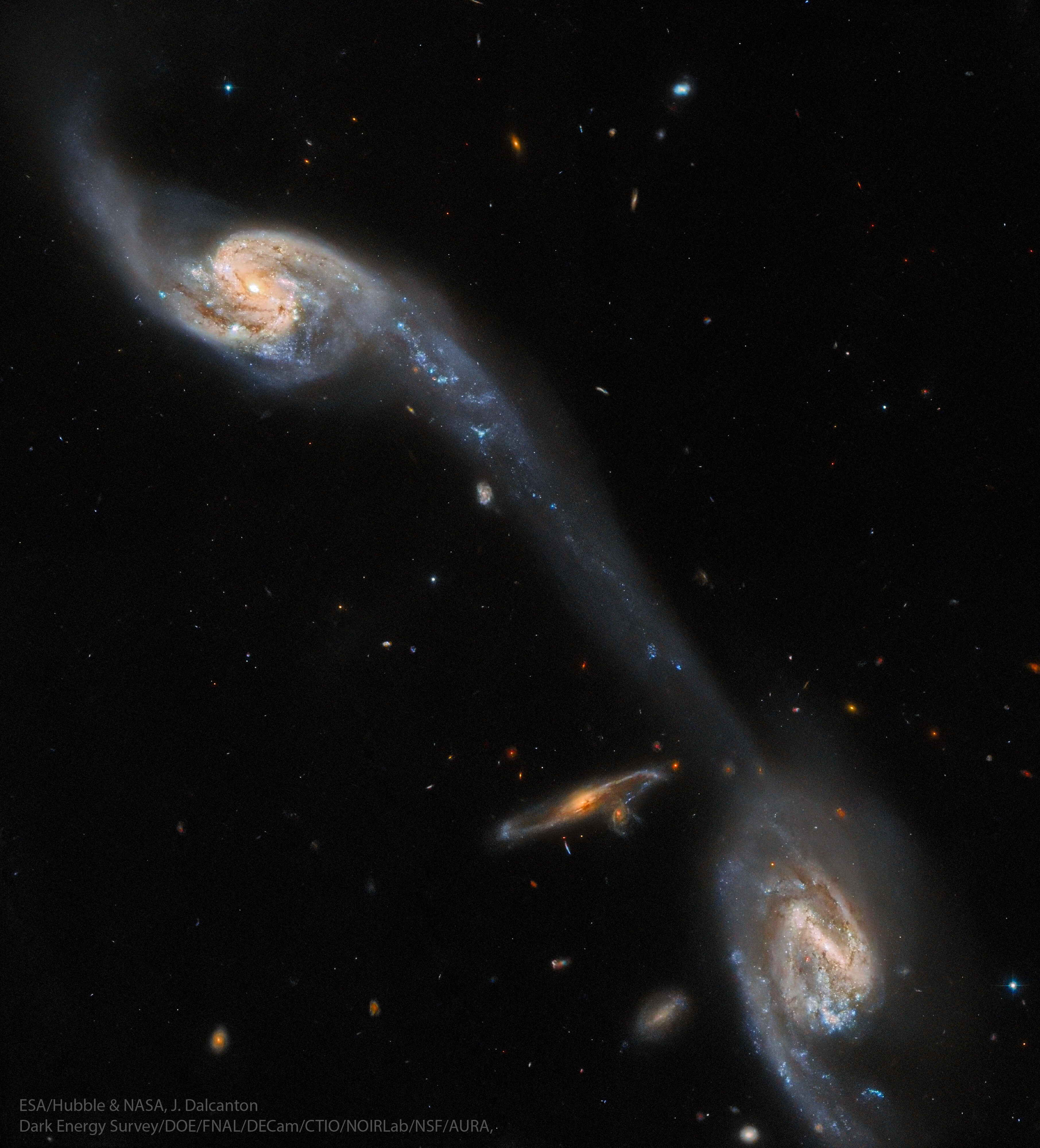 APOD: 2022 November 8 – Galaxies: Wilds Triplet from Hubble