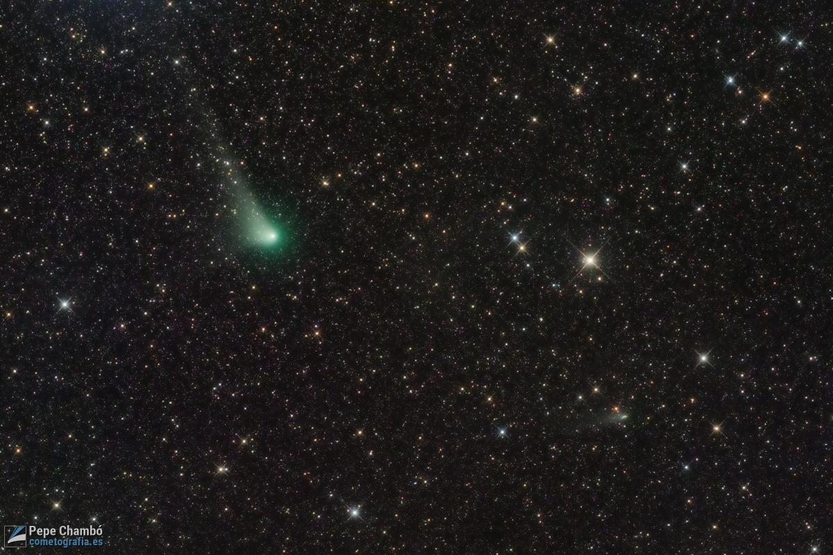 APOD: 2022 October 8 – Two Comets in Southern Skies