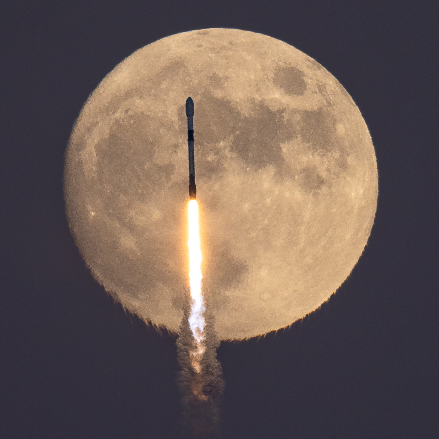 APOD: 2022 October 14 – The Falcon and the Hunter’s Moon