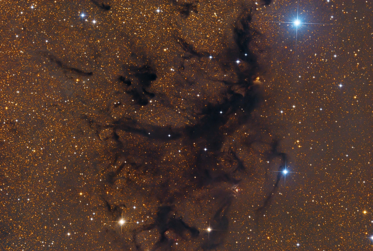 APOD: 2022 October 29 – LDN 673: Dark Clouds in Aquila