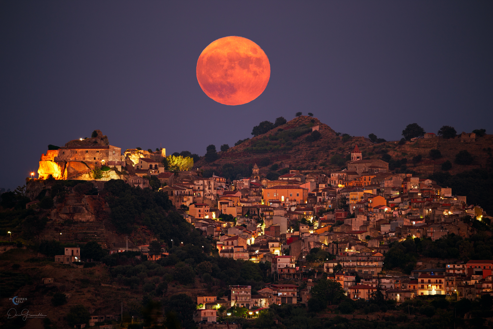 APOD: 2022 September 15 – Harvest Moon over Sicily