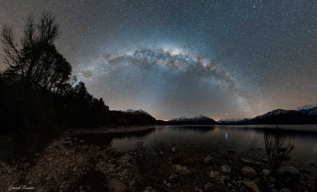APOD: 2022 September 10 – Galaxy by the Lake
