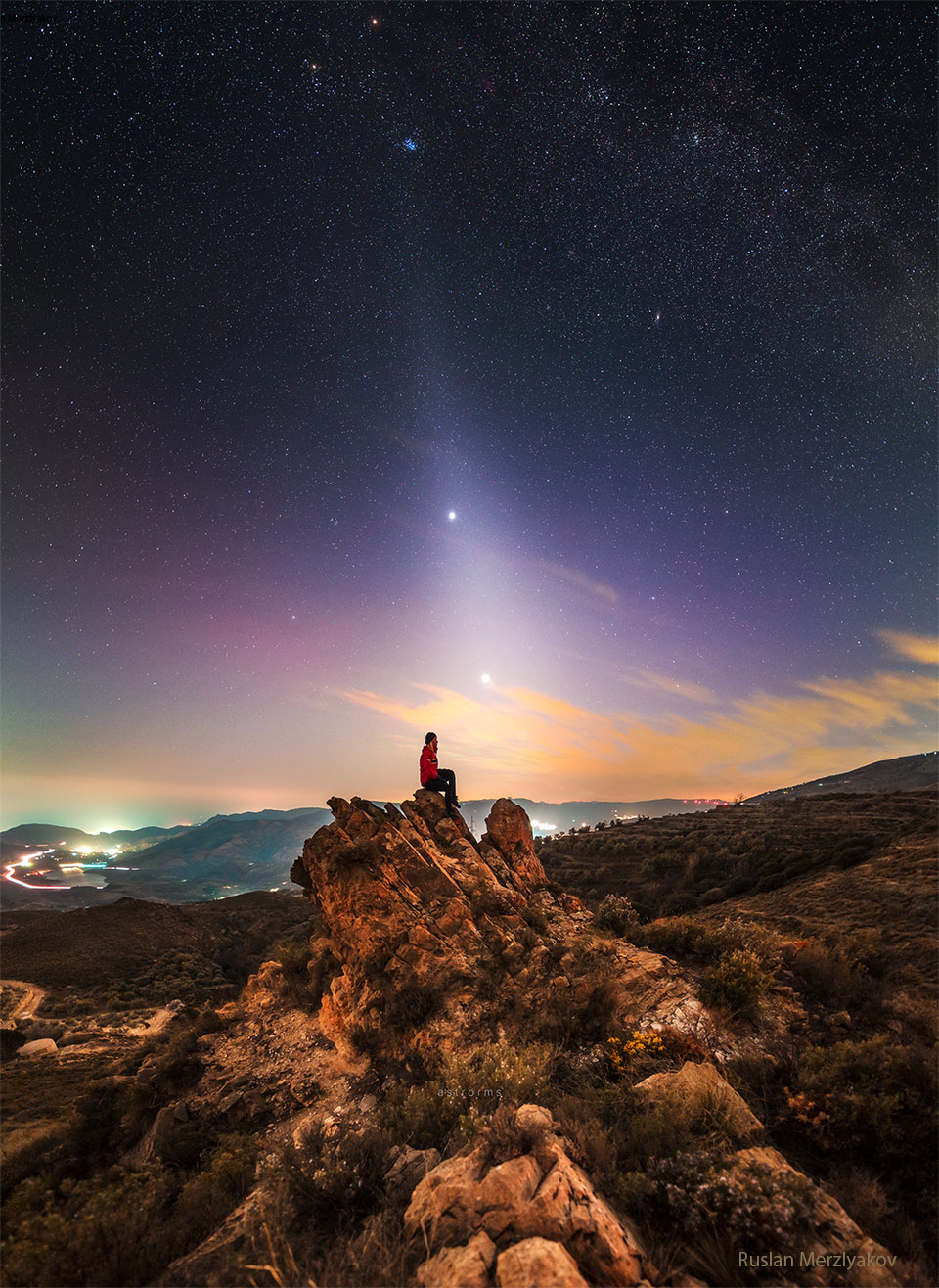 APOD: 2023 February 27 – Zodiacal Ray with Venus and Jupiter