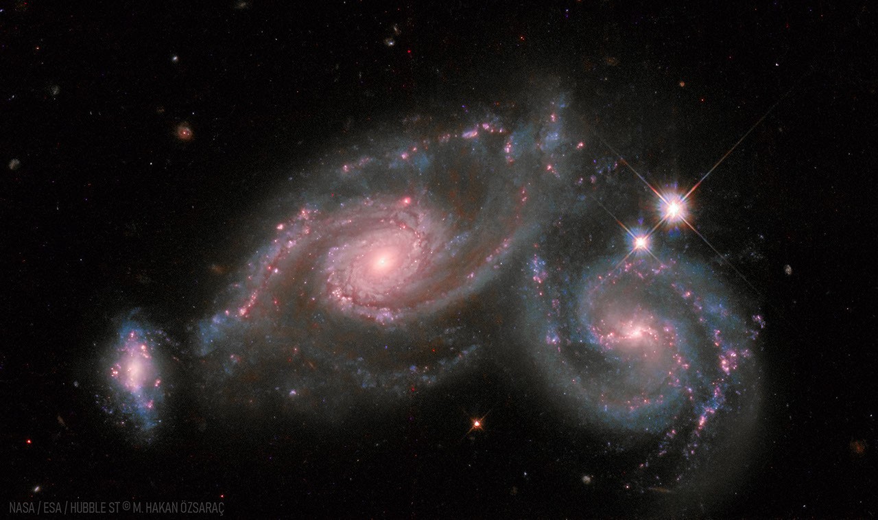 The Colliding Spiral Galaxies of Arp 274 — APOD for 2023-01-23