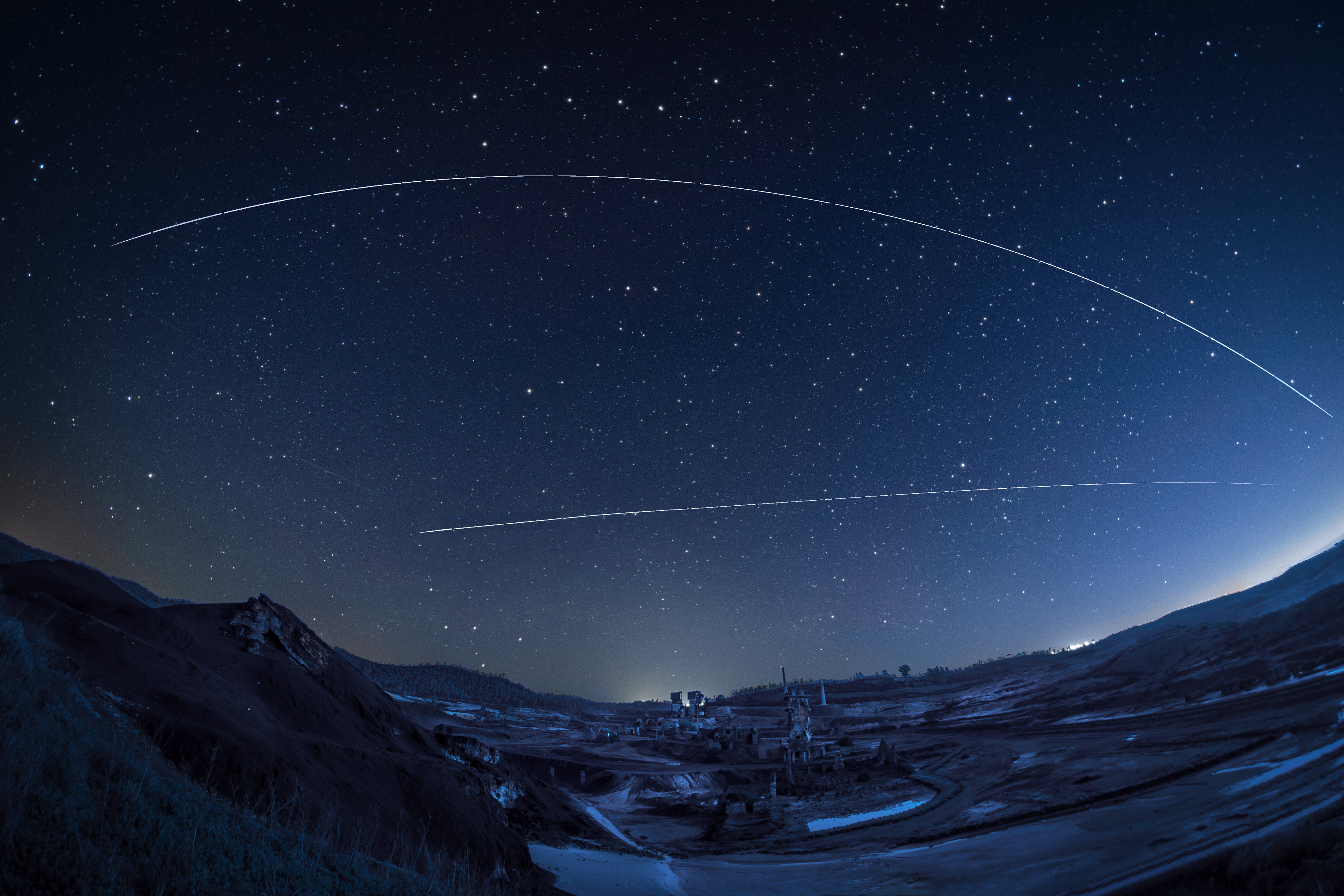 APOD: 2023 January 7 – Space Stations in Low Earth Orbit