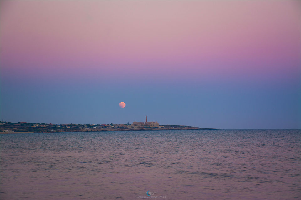 APOD: 2023 May 9 – Shadows of Earth