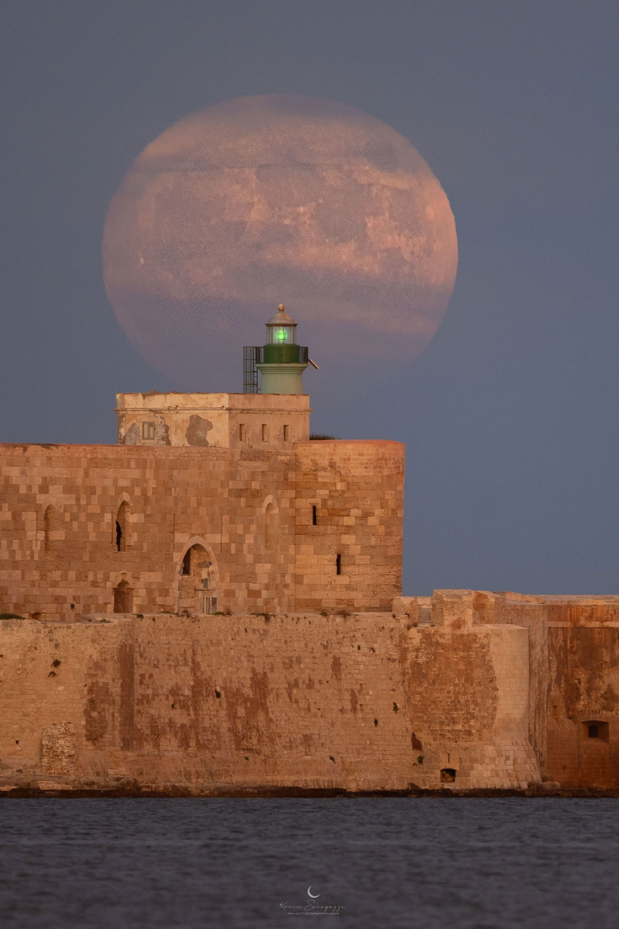 APOD: 2023 September 5 – Blue Supermoon Beyond Syracuse