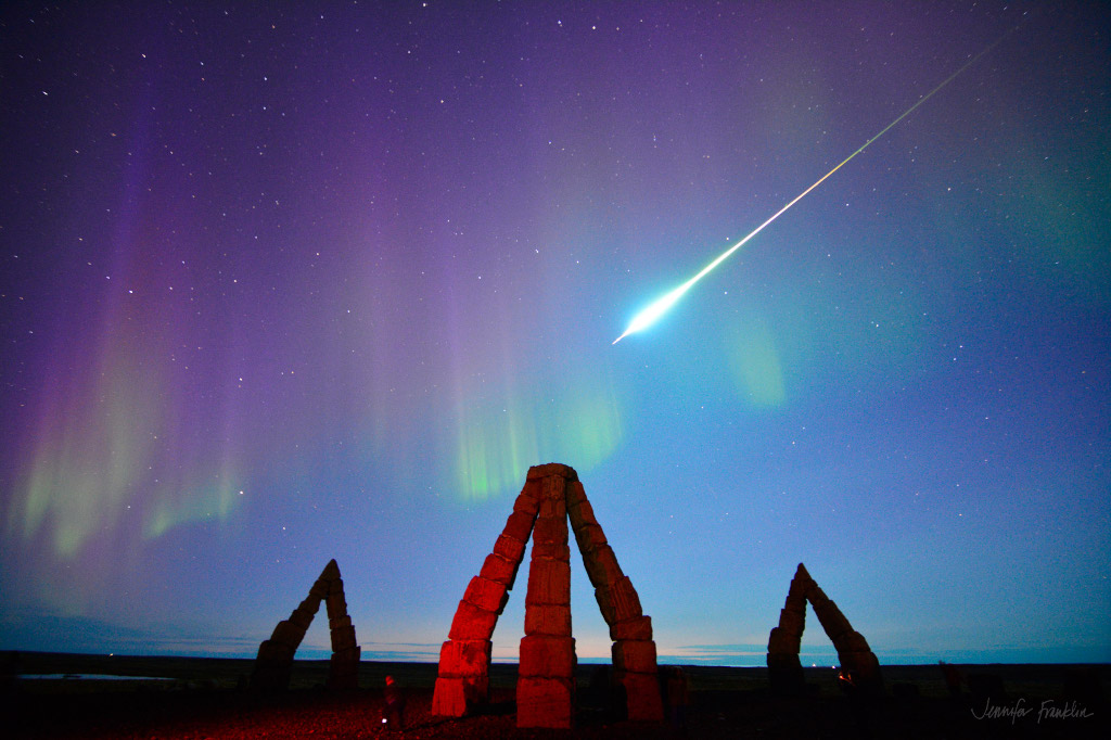 APOD: 2023 September 16 – Fireball over Iceland