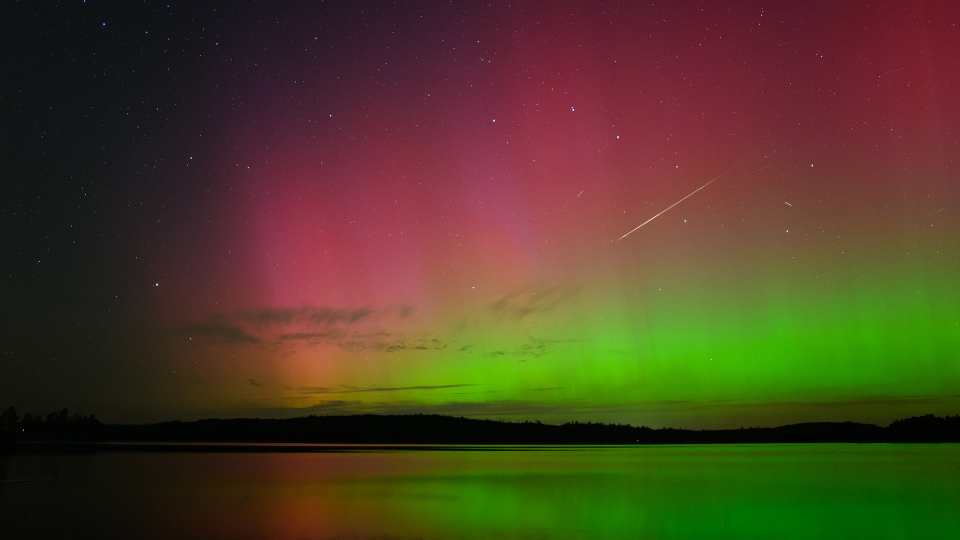APOD: 2024 August 16 – Meteor Borealis