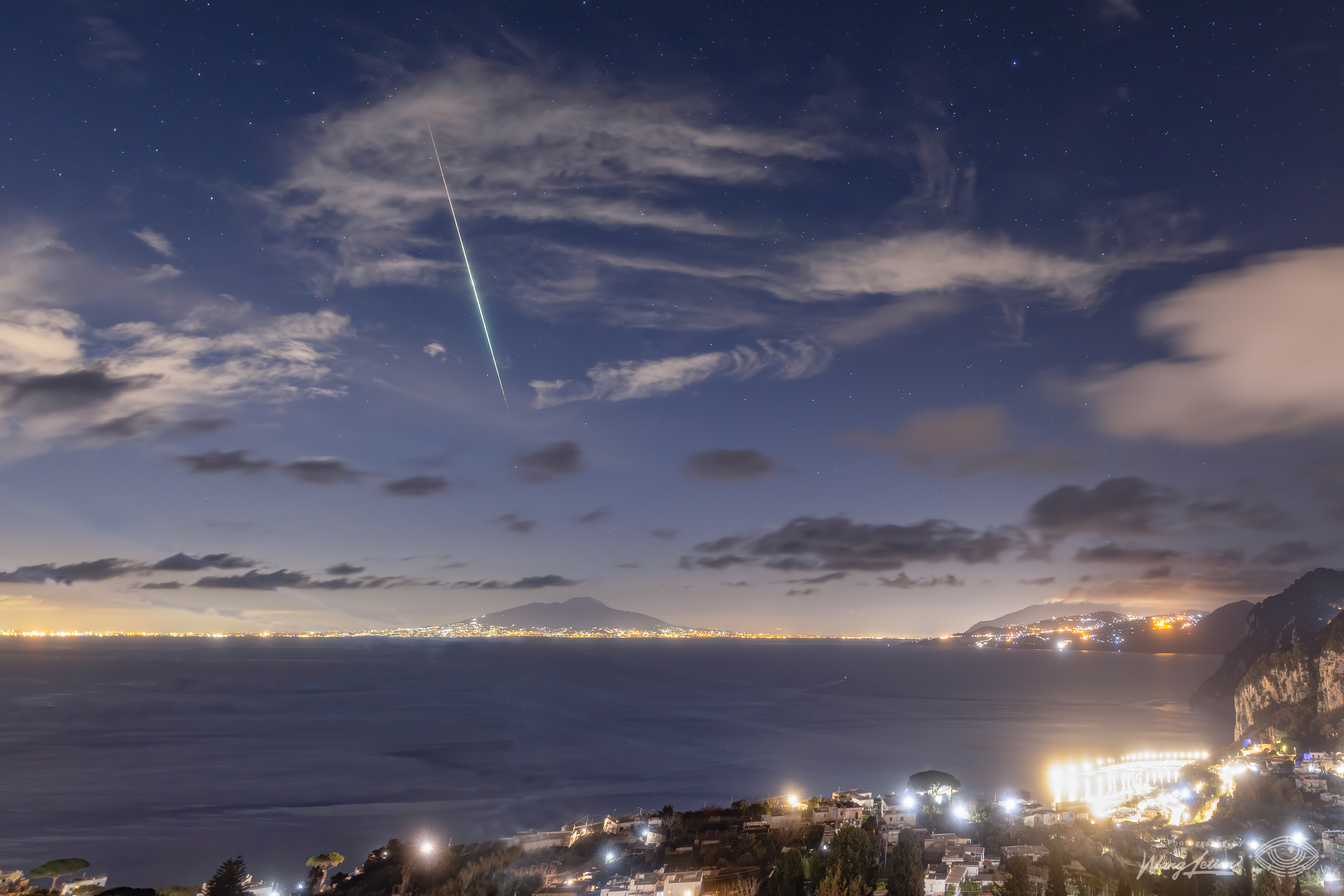 APOD: 2024 February 17 – Meteor over the Bay of Naples