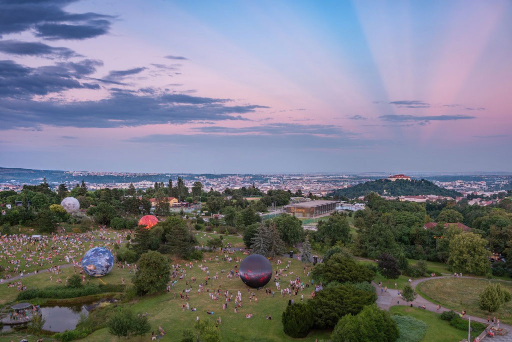 Anticrepuscular Rays at the Planet Festival — APOD for 2024-07-19