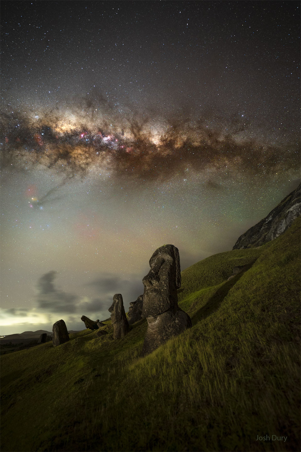 APOD: 2024 November 5 – Milky Way over Easter Island