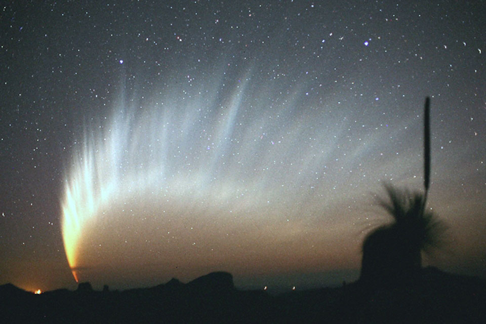 APOD: 2024 October 6 – The Magnificent Tail of Comet McNaught
