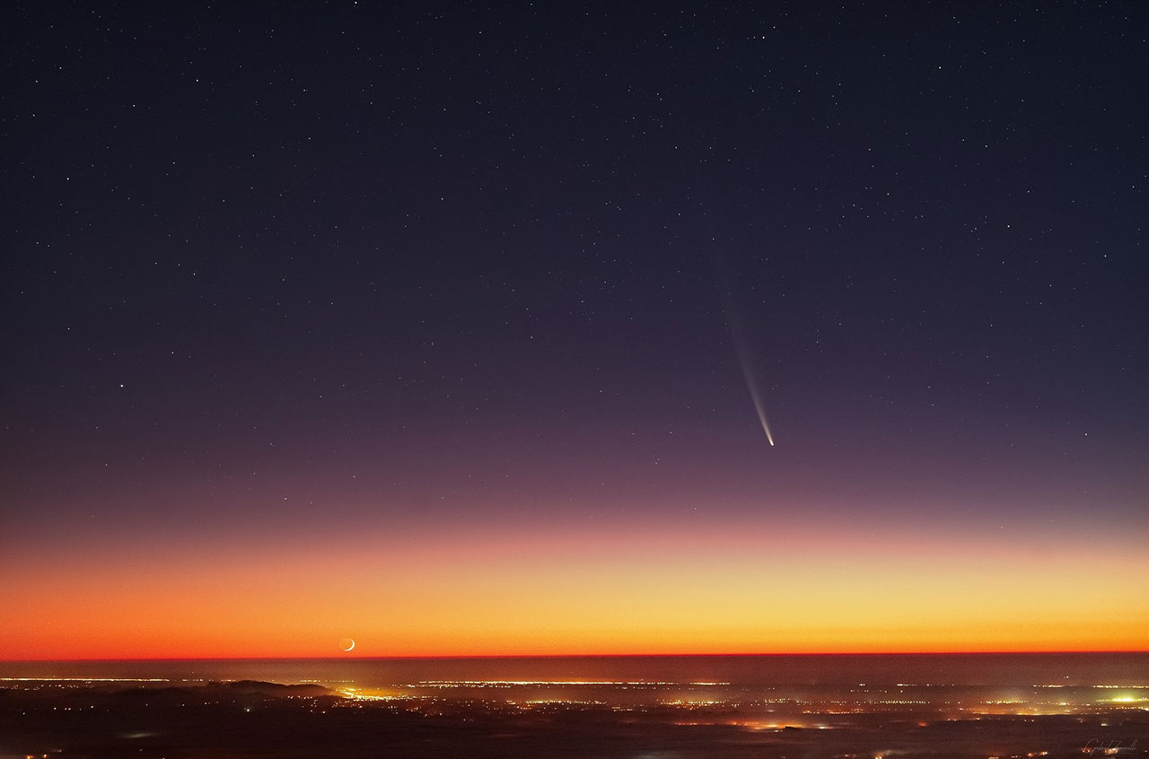 Comet at Moonrise — APOD for 2024-10-04