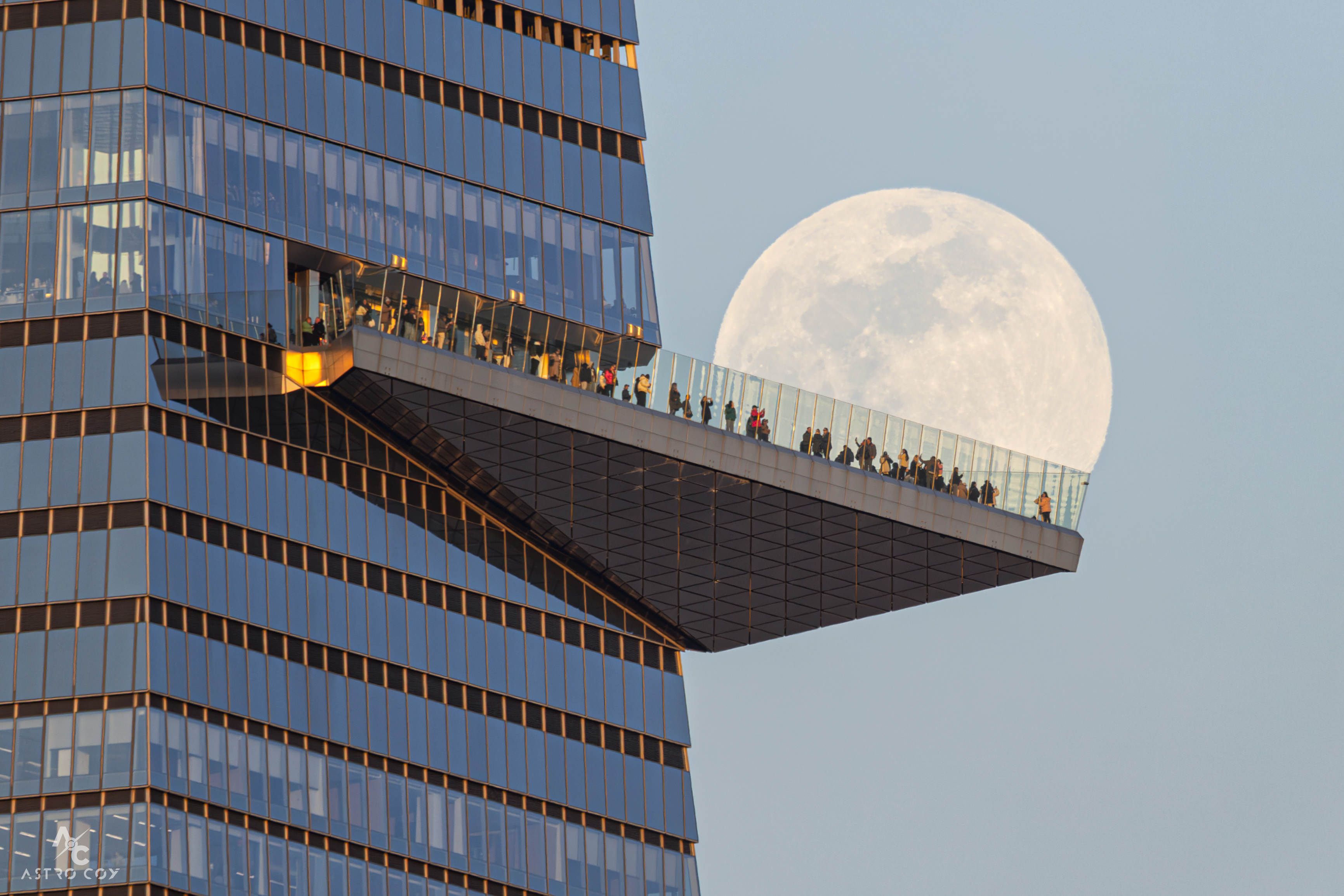 APOD: 2025 April 12 – Moon Near the Edge