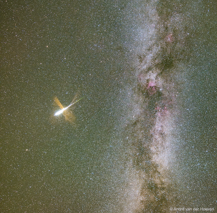 APOD: 2025 August 3 – Milky Way and Exploding Meteor