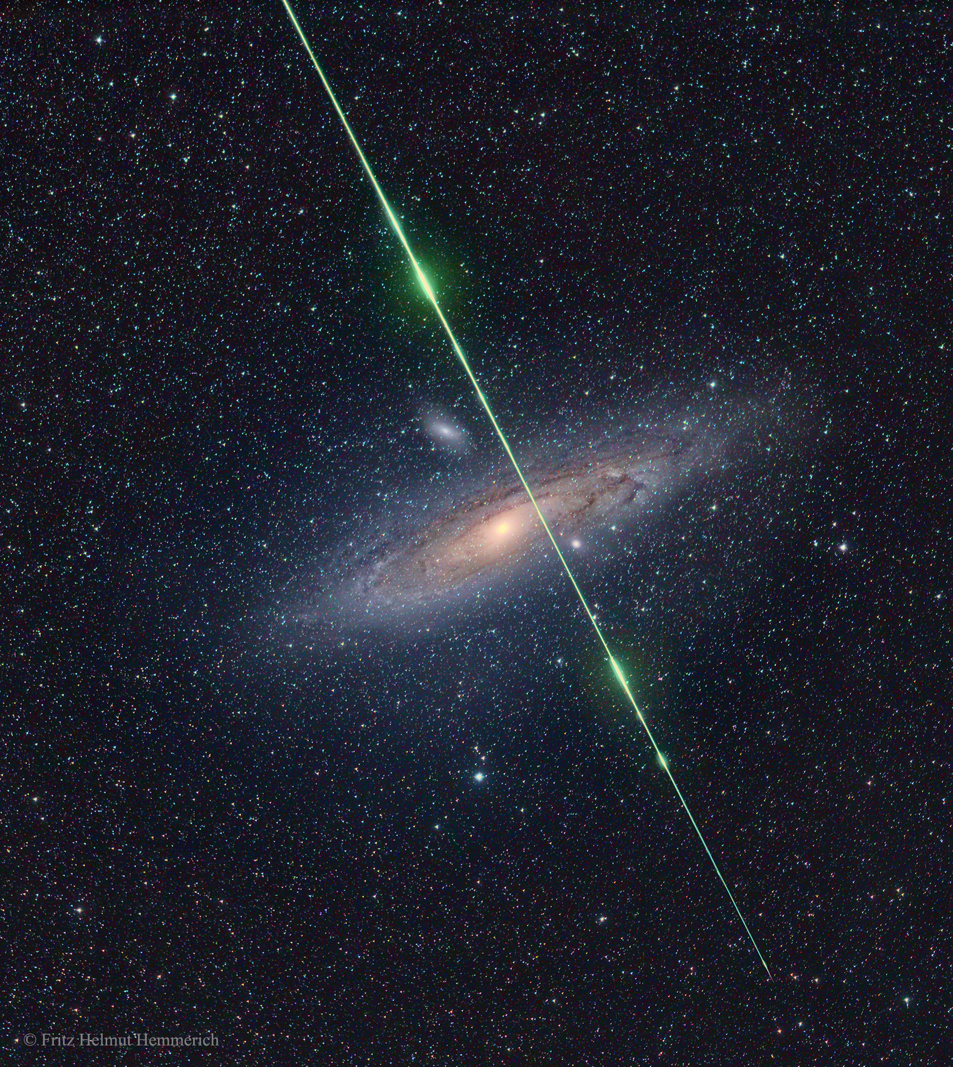 APOD: 2025 August 6 – Meteor before Galaxy