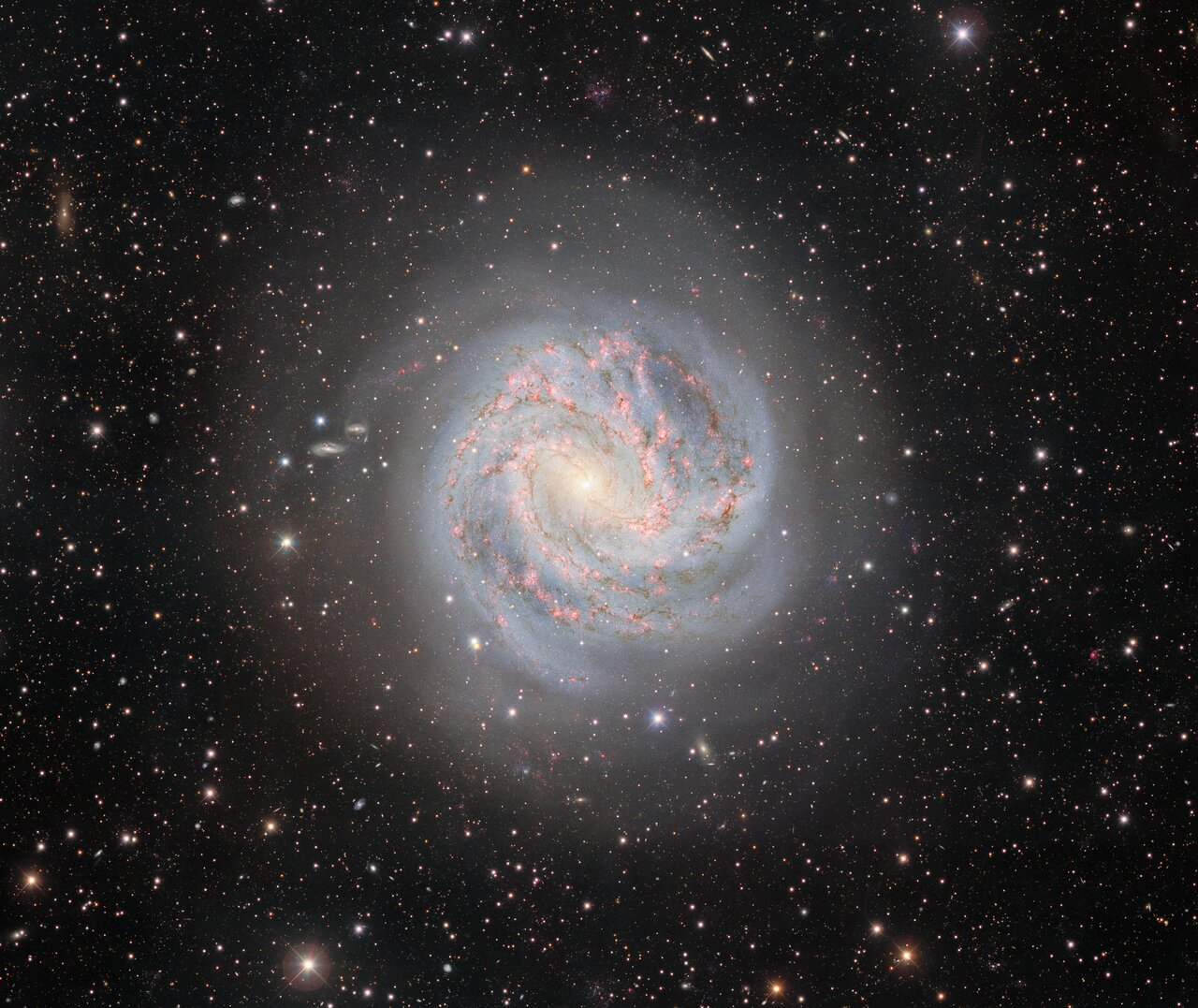 APOD: 2025 January 16 – M83: The Southern Pinwheel