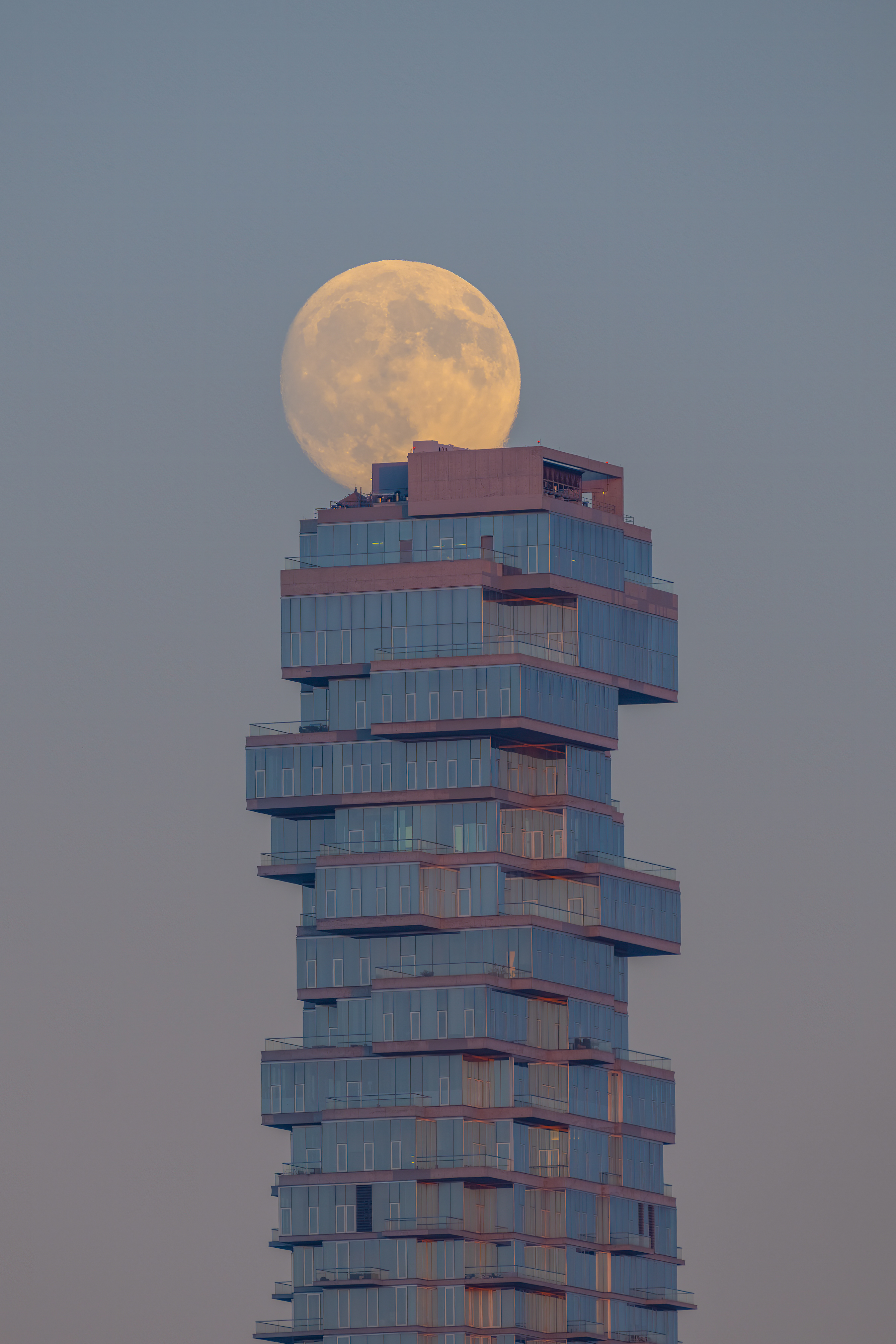 APOD: 2025 October 9 – The Jenga Moon