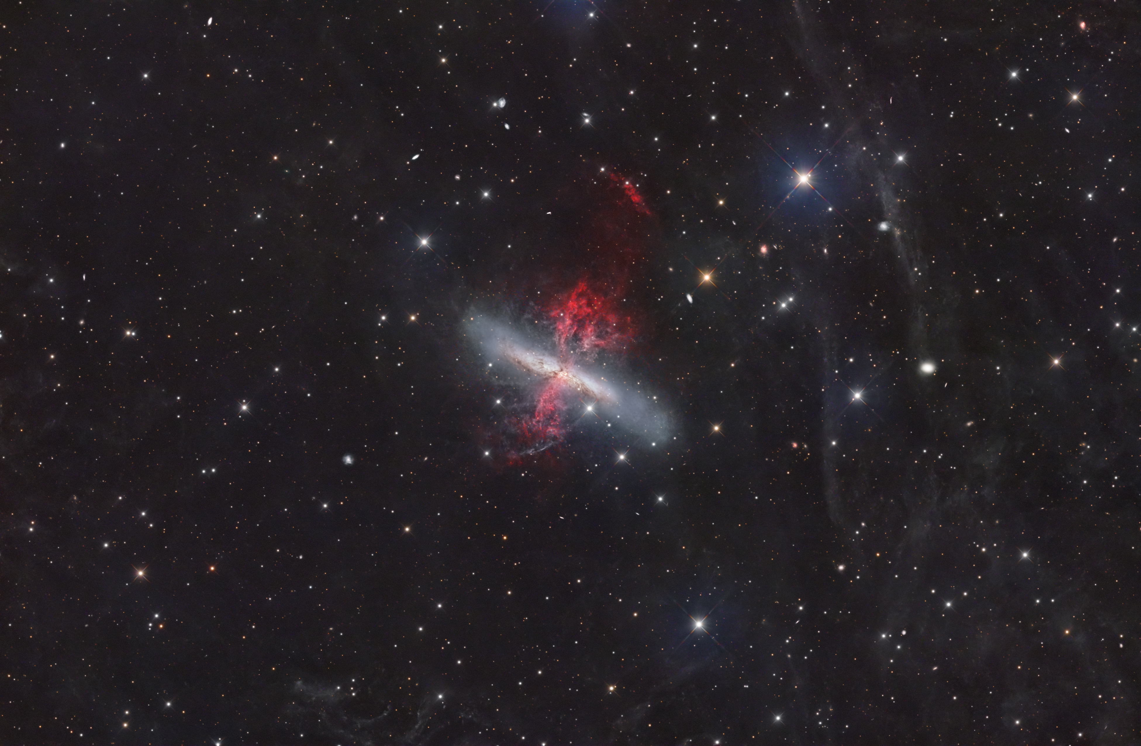 APOD: 2026 April 17 – M82: Starburst Galaxy with a Superwind