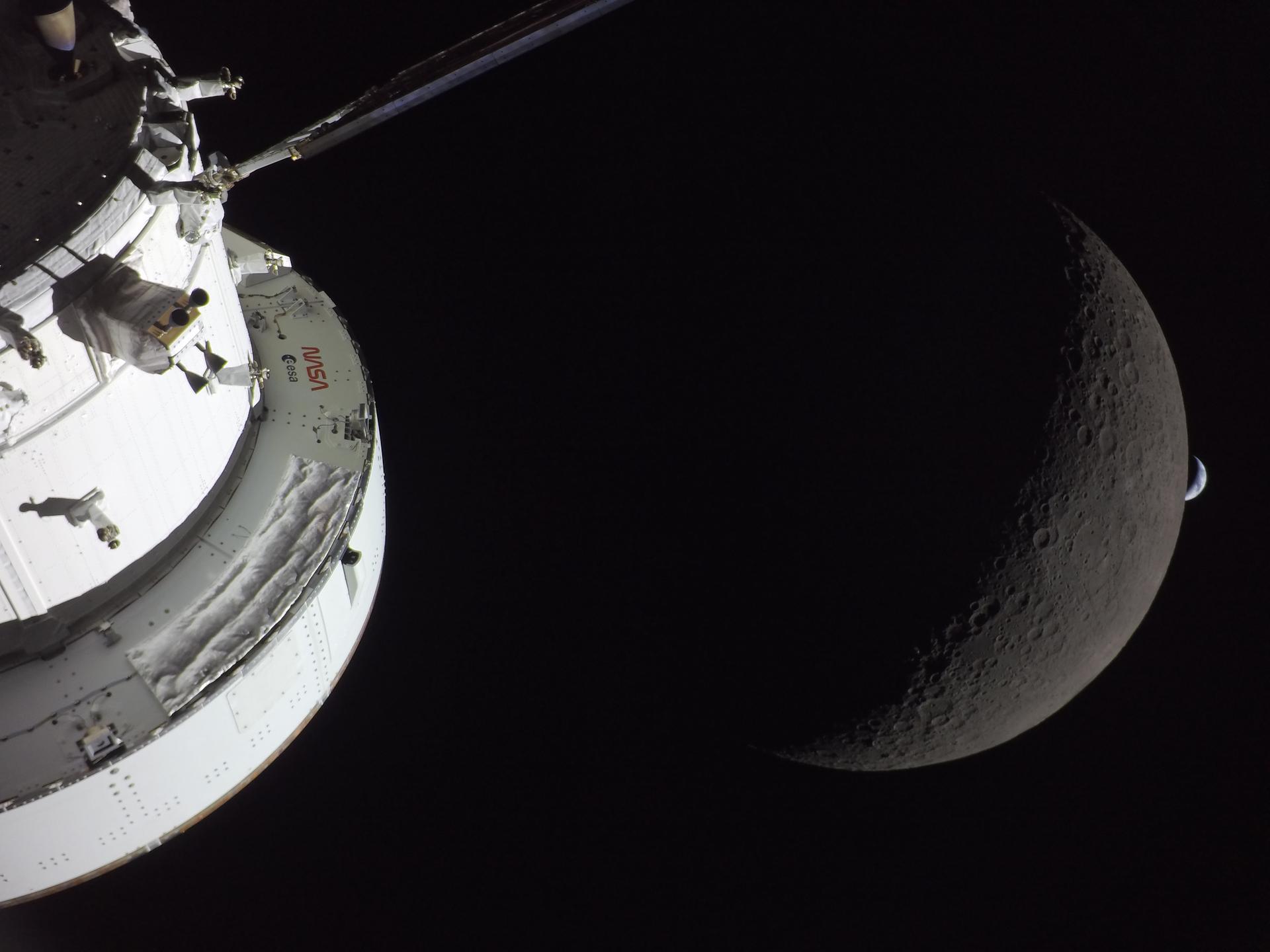 APOD: 2026 April 11 – Artemis II: Flight Day 6