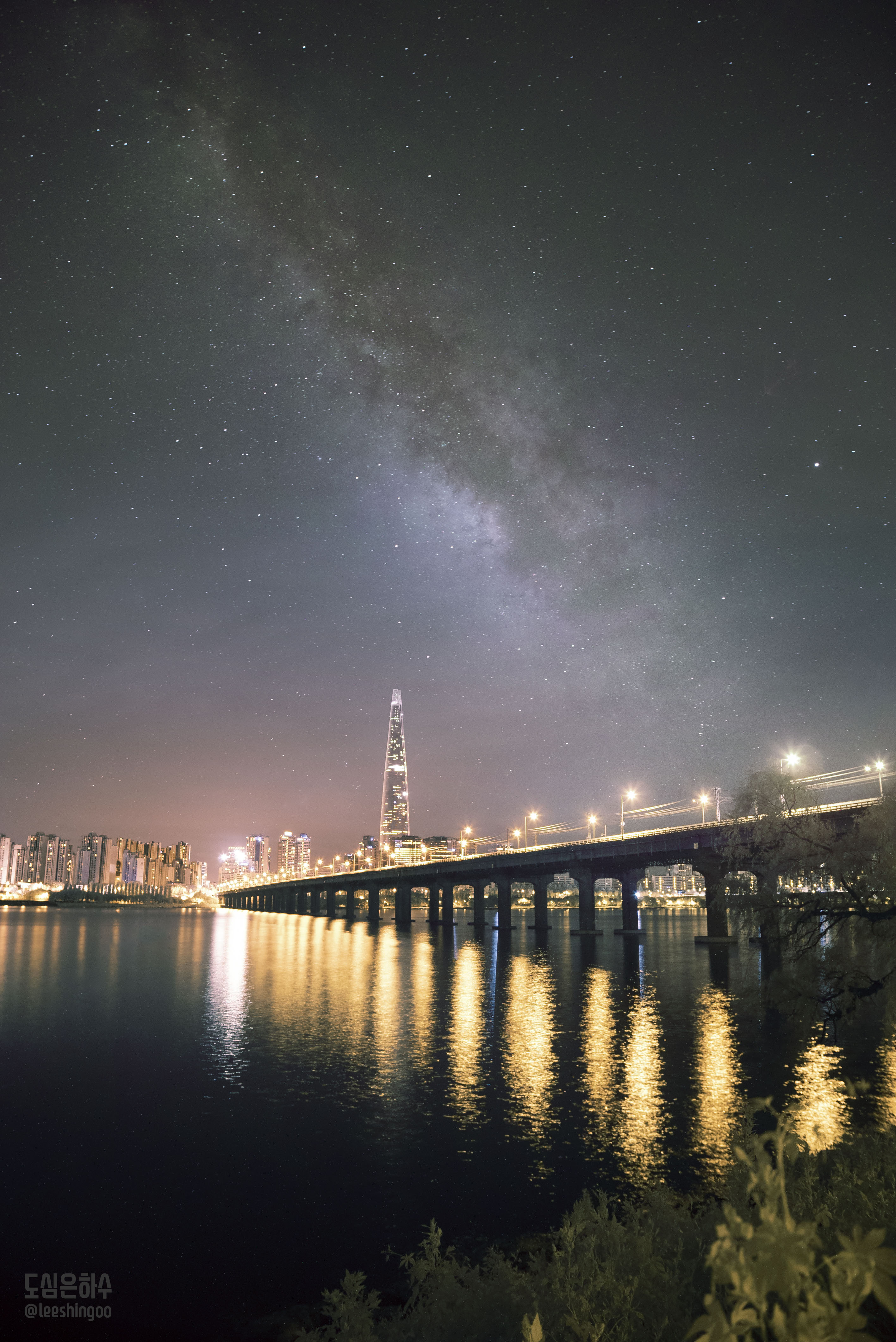 APOD: 2026 June 26 – Milky Way Urban Style