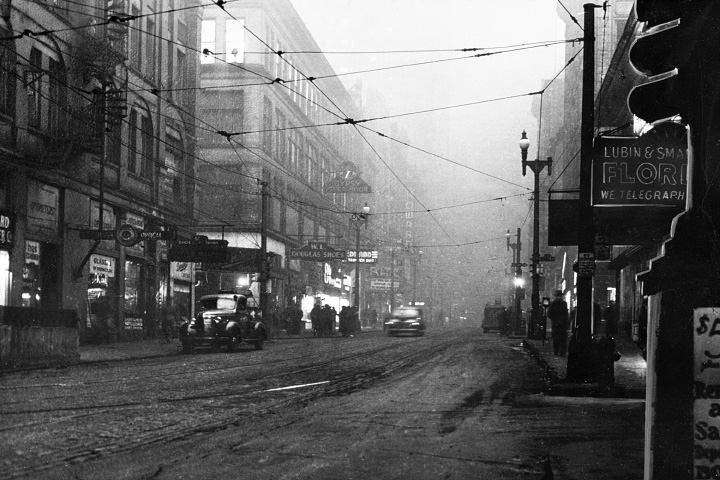 Smoke clouds a Pittsburgh street in the 1940s