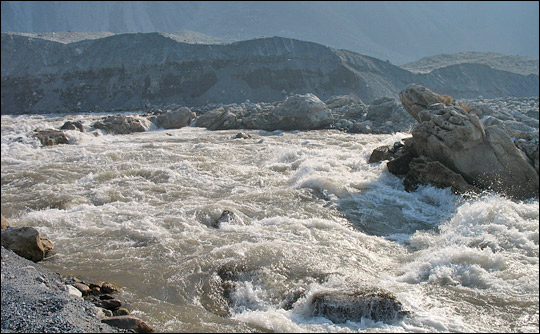 Photograph of rapids in the Neelum River along the 2005 Kashmir earthqukae fault lin.