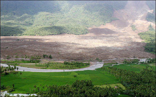 Photograph of landslide that buried the Philippine town of Guinsaugon