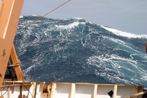 Large waves off the stern of the Delaware II.
