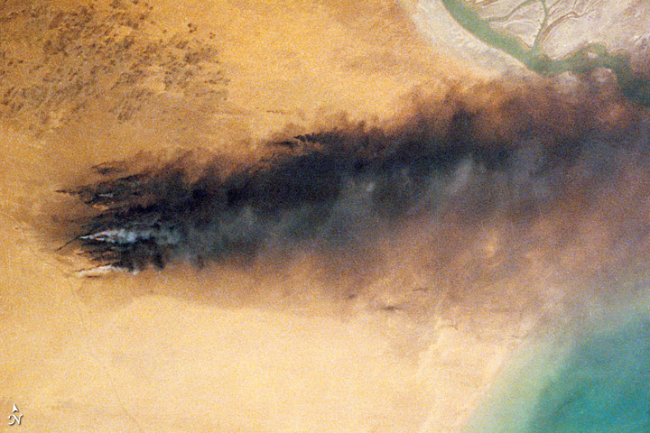 Space Shuttle photograph of oil fires in Kuwait, STS-39.