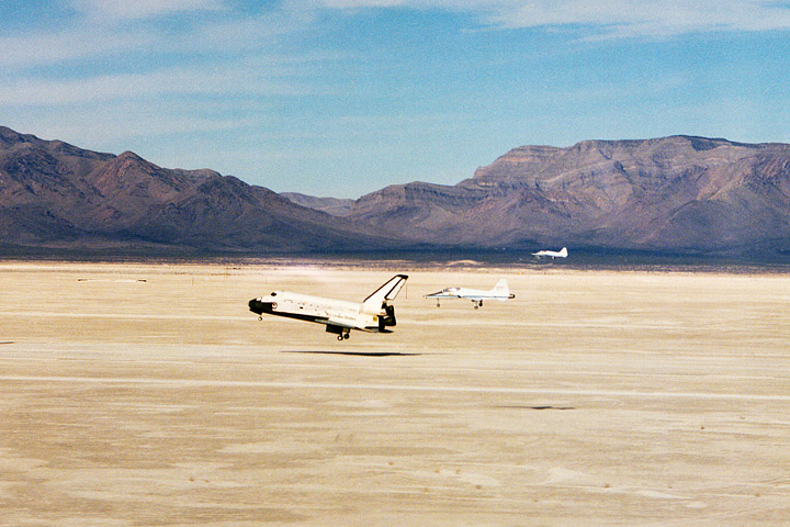 STS-3 landing on Northrup Strip at White Sands, New Mexico. 