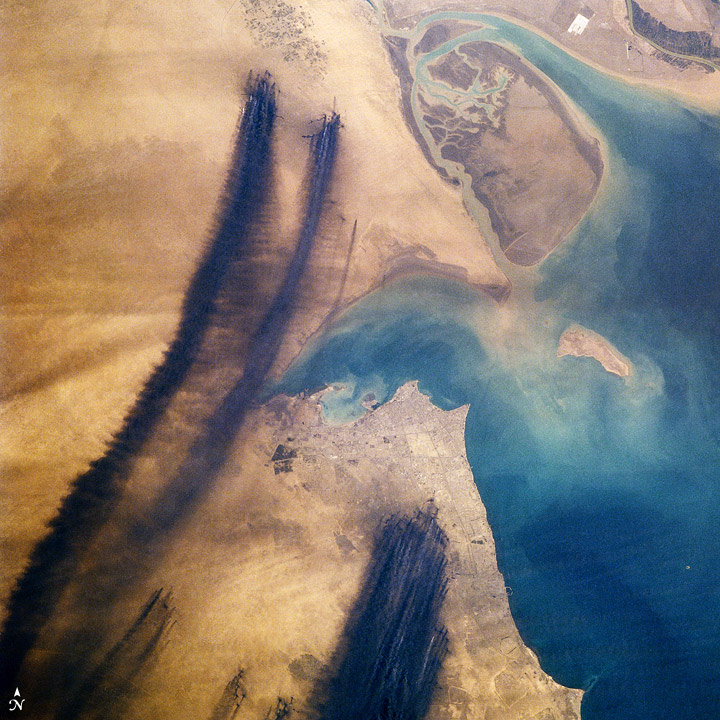 Space Shuttle photograph of oil fires in Kuwait, STS-37.