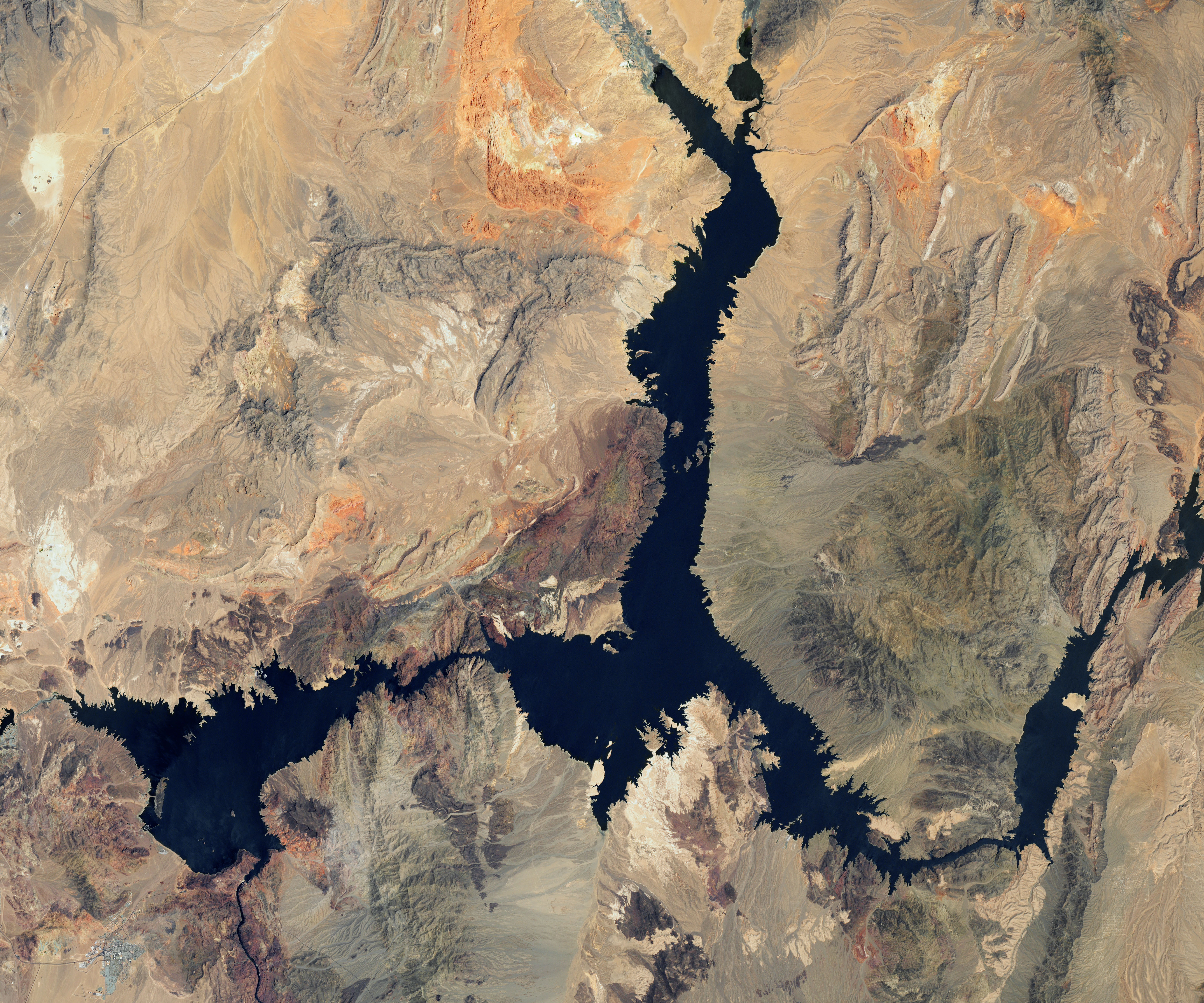 NASA Landsat 7 satellite image of Lake Mead at near-capacity from July 6, 2000, with full reservoir extent and no visible bathtub ring