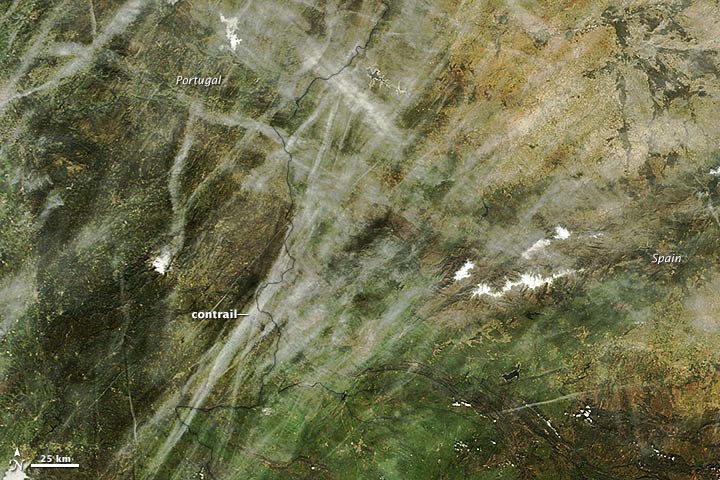 Criss-Crossing Contrails - NASA Science