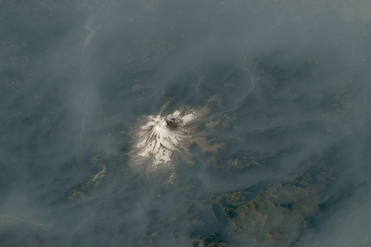 NASA satellite image: the Cascade volcanoes