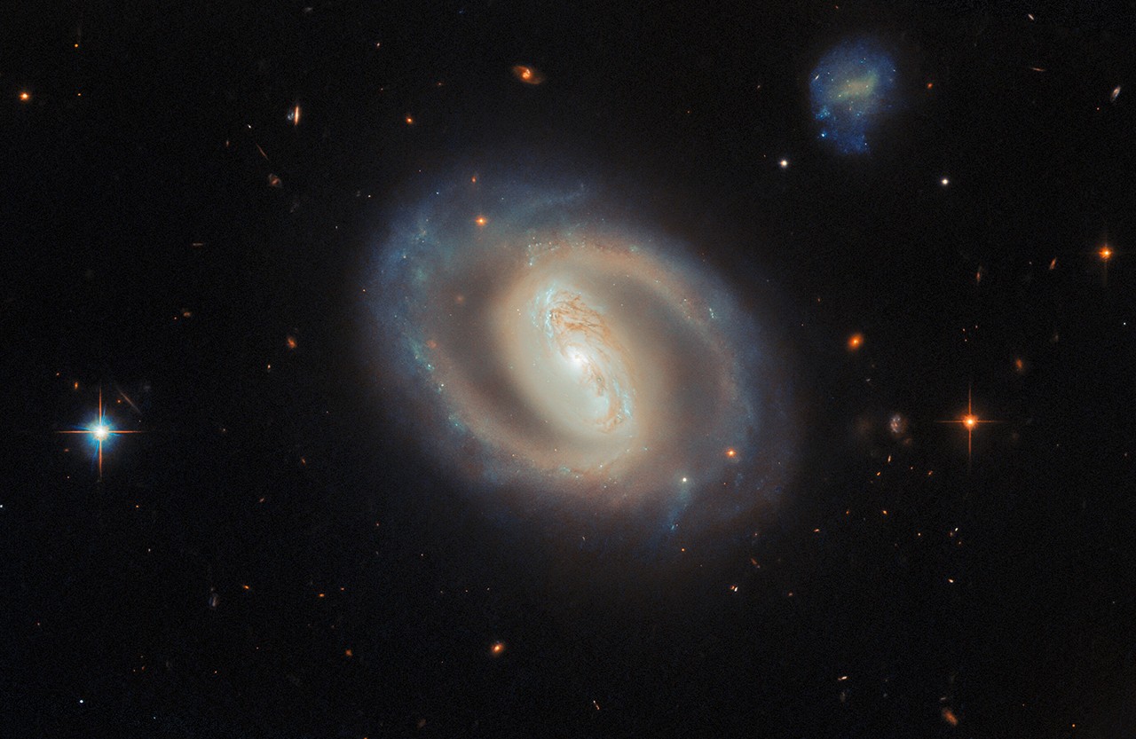 Hubble Espía una Espiral Activa