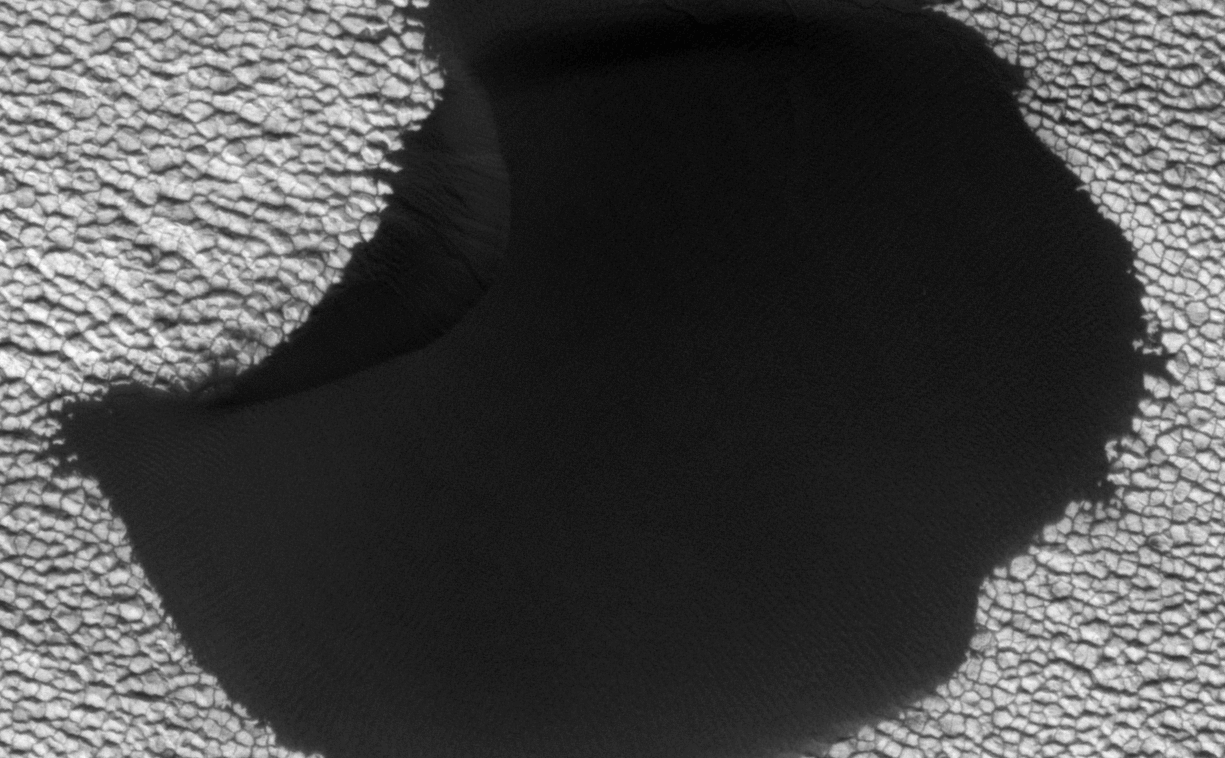 A dune in the northern polar region of Mars shows significant changes between two images taken on June 25, 2008 and May 21, 2010 by NASA's Mars Reconnaissance Orbiter.