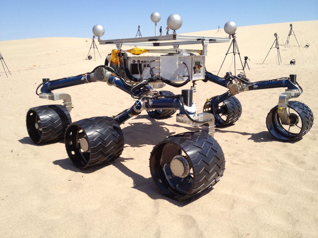 Test Rover Aids Preparations in California for Curiosity Rover on Mars ...